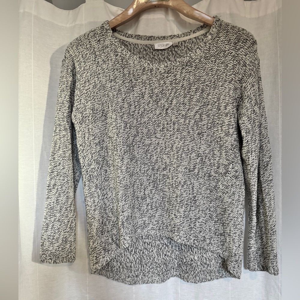 RD Style Black and White Knit Top